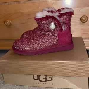 Ugg mini Bailey button